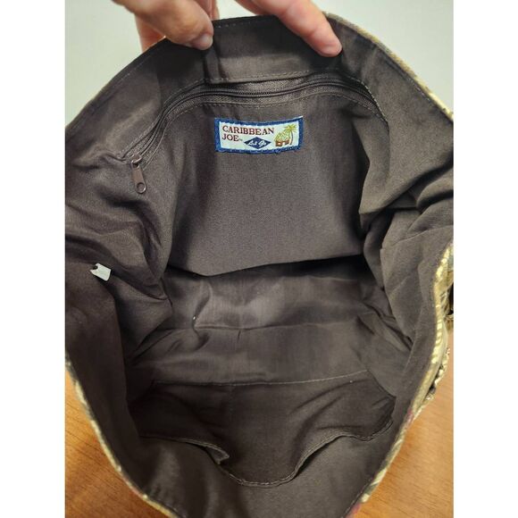 Caribbean Joe Messanger bag with Canvas Exterior. Floral pattern - Picture 7 of 8